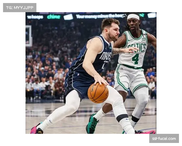 凯尔特人凭借第四节高强度防守逆转击败骑士，塔图姆布朗合砍62分